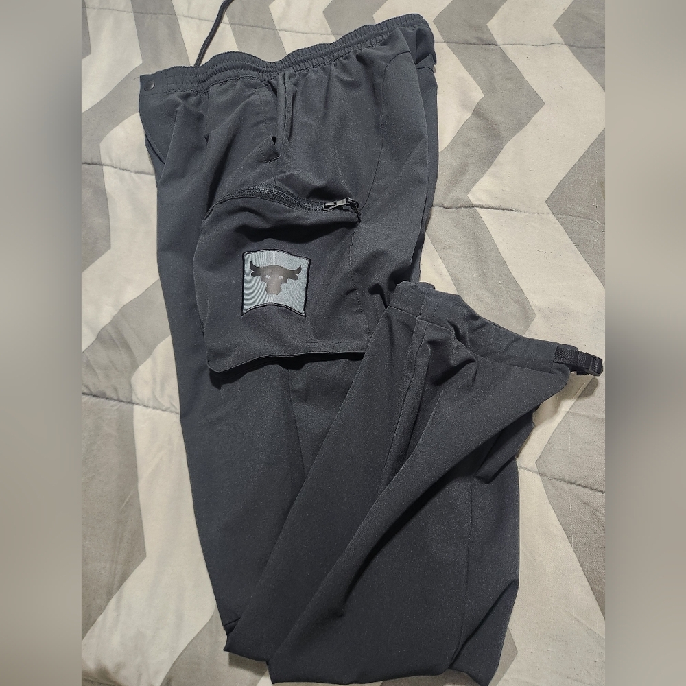 Under Armour Project Rock Men's Cargo Pants with cinch cuffs and Tshirt